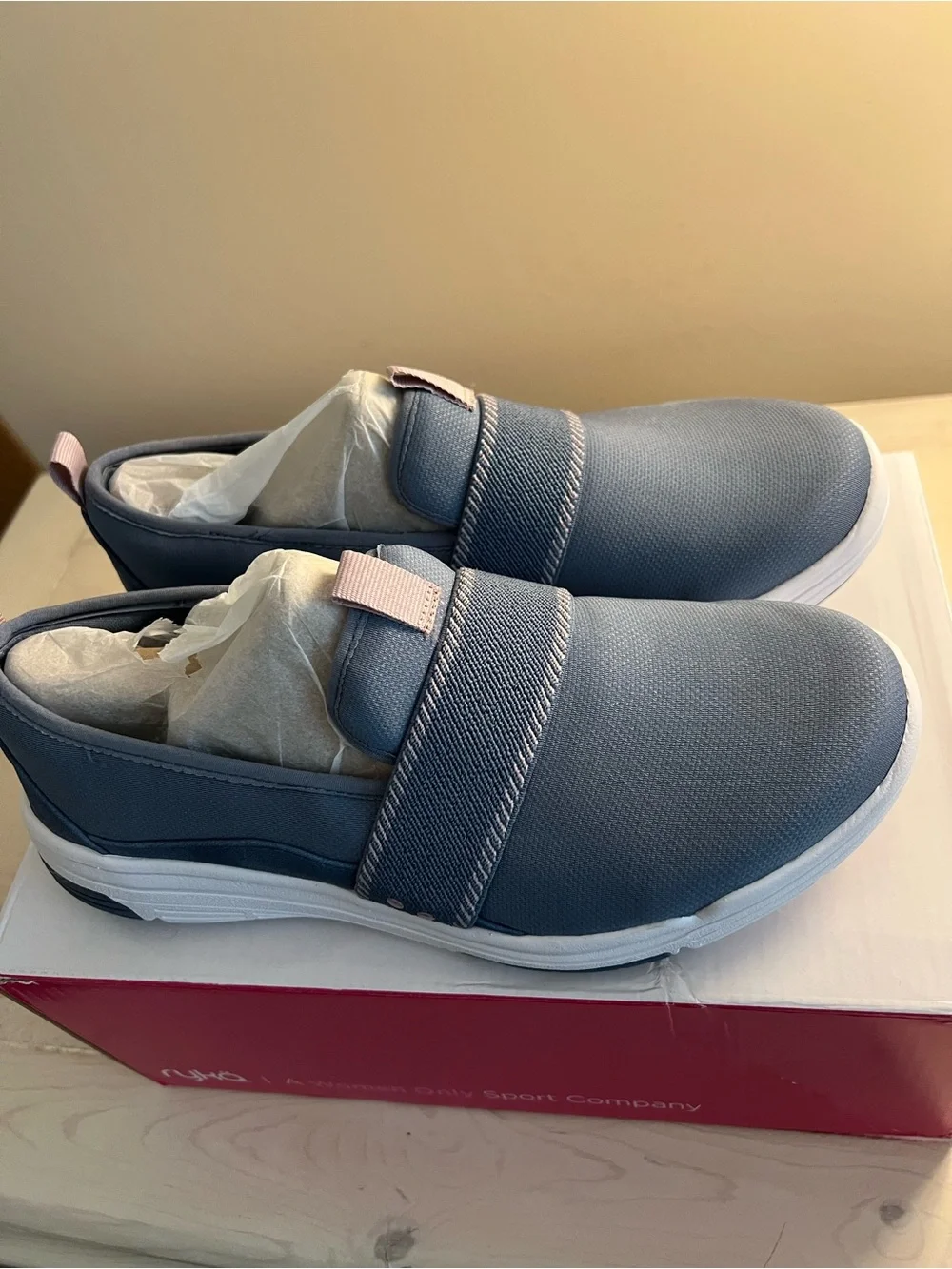 Women’s Slip-On Ryka Sneakers in Light Blue Slip on Size 7.5 New in Box